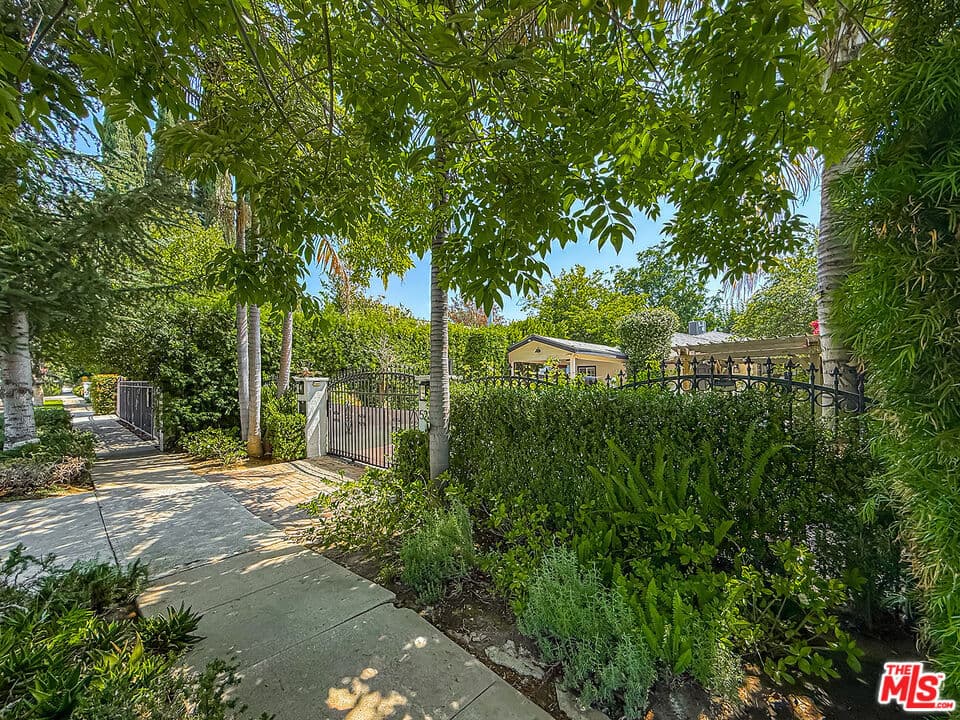 5236 Lennox Ave exterior and entry