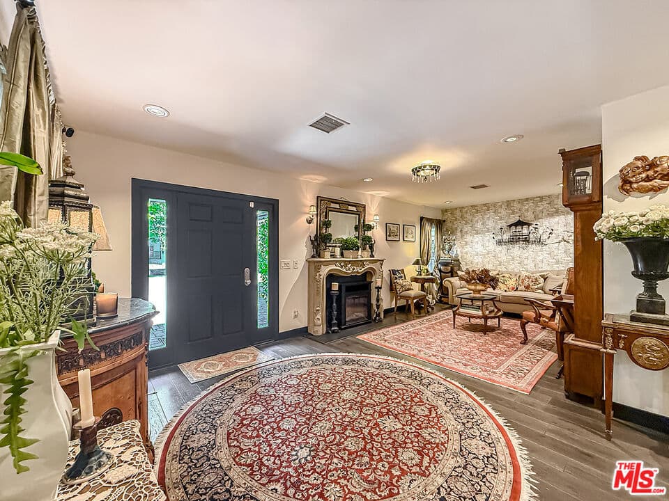 5236 Lennox Ave living room