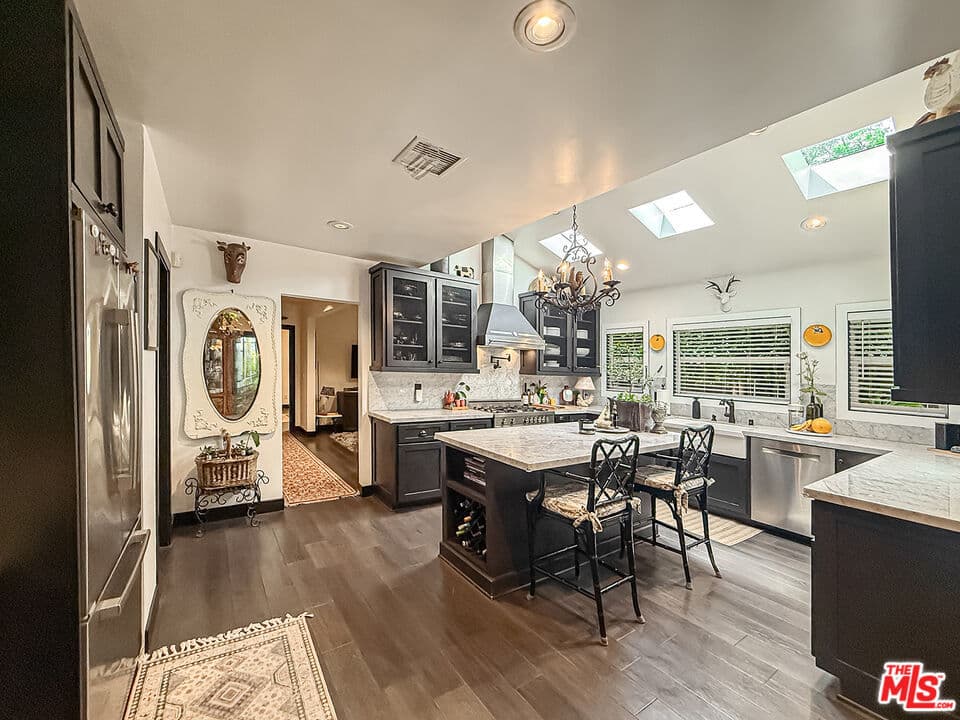 5236 Lennox Ave kitchen