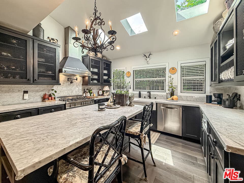 5236 Lennox Ave kitchen
