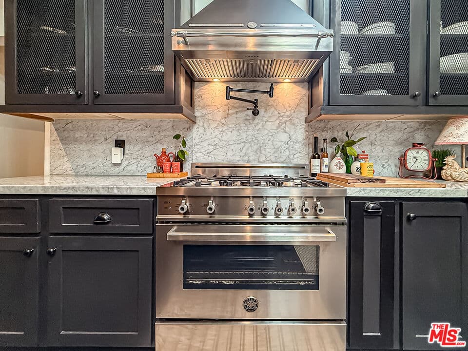 5236 Lennox Ave kitchen