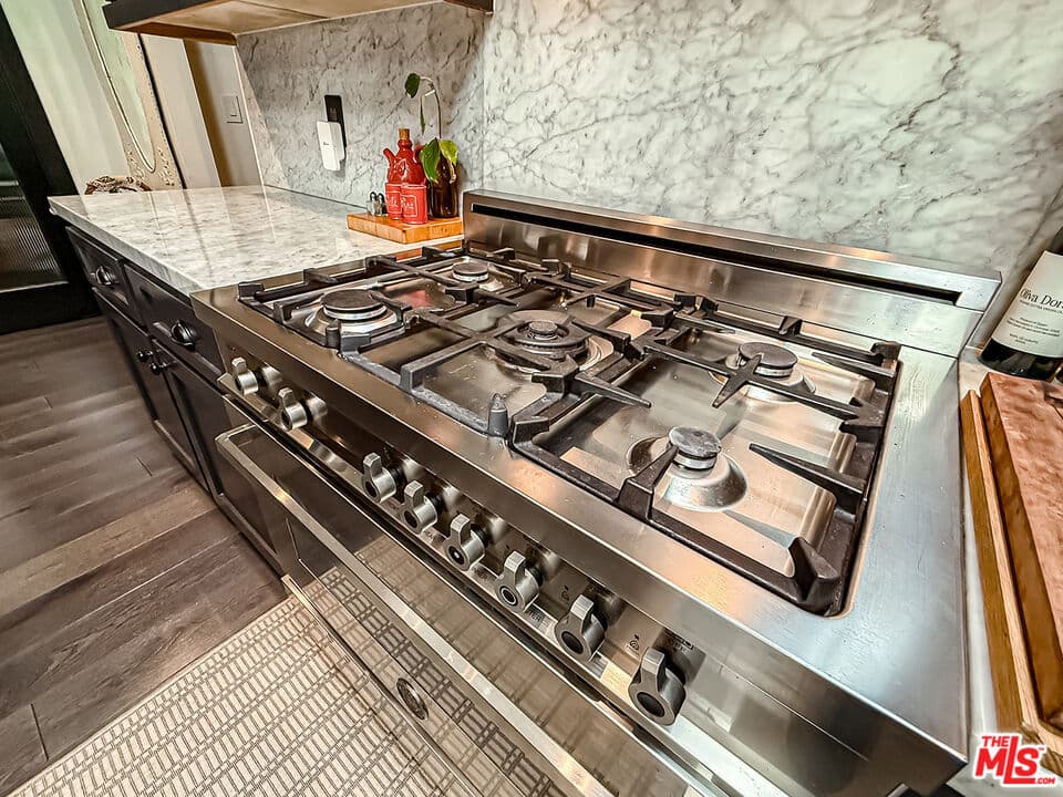 5236 Lennox Ave kitchen