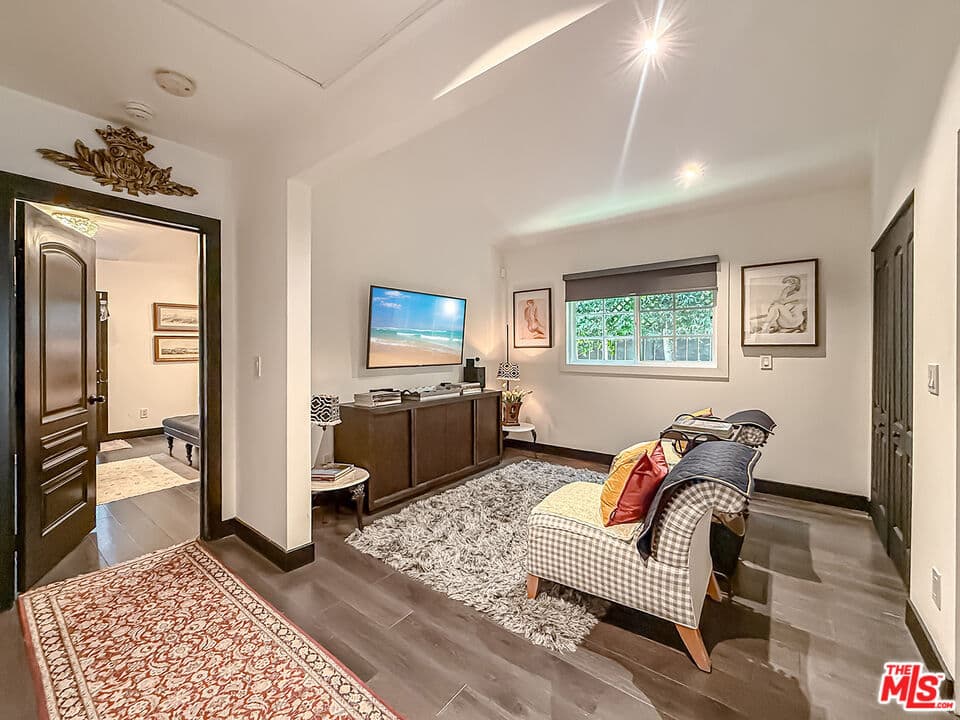 5236 Lennox Ave family room