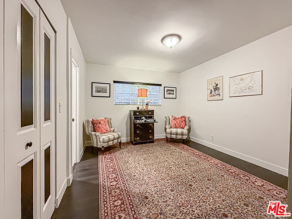 5236 Lennox Ave bedroom