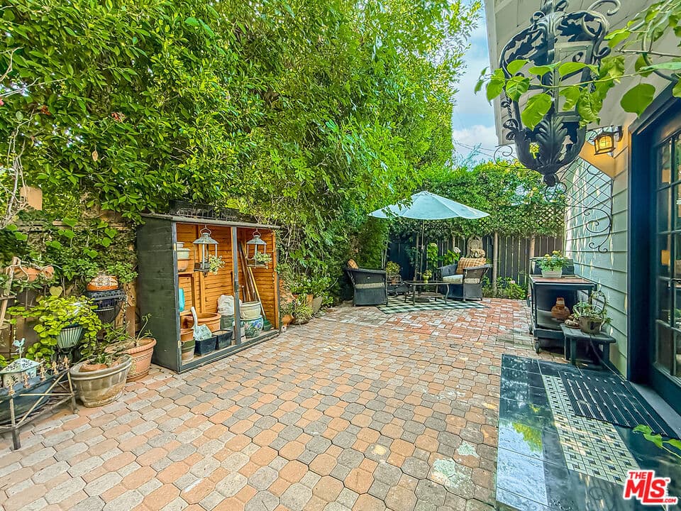5236 Lennox Ave backyard and patio