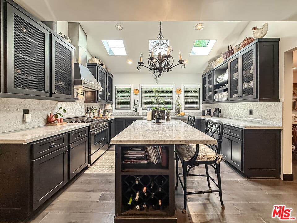 5236 Lennox Ave kitchen
