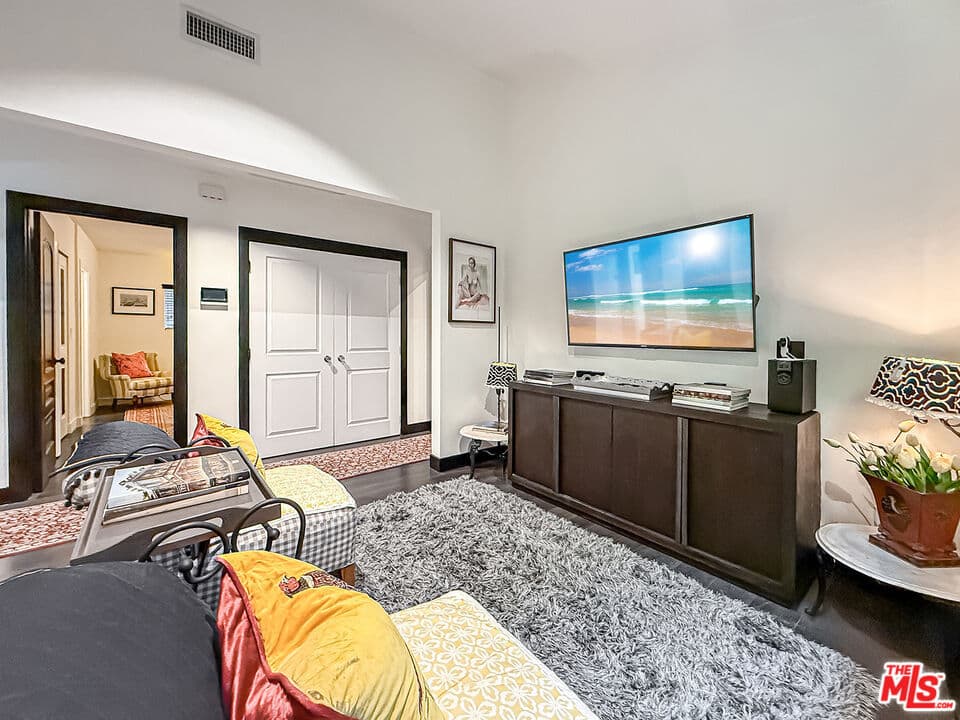 5236 Lennox Ave family room