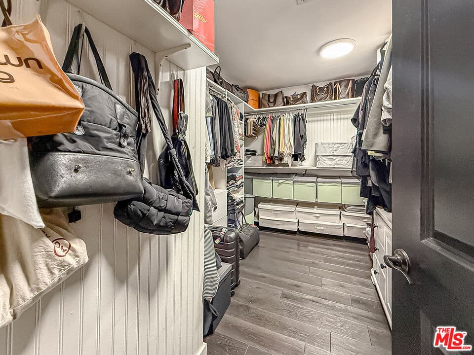 5236 Lennox Ave primary suite