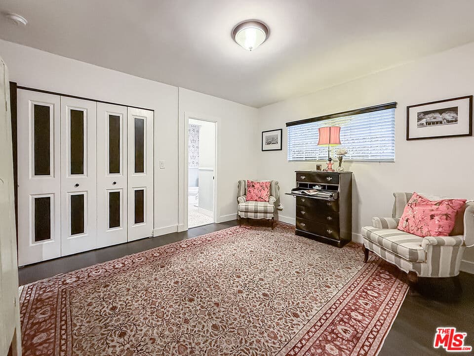 5236 Lennox Ave bedroom