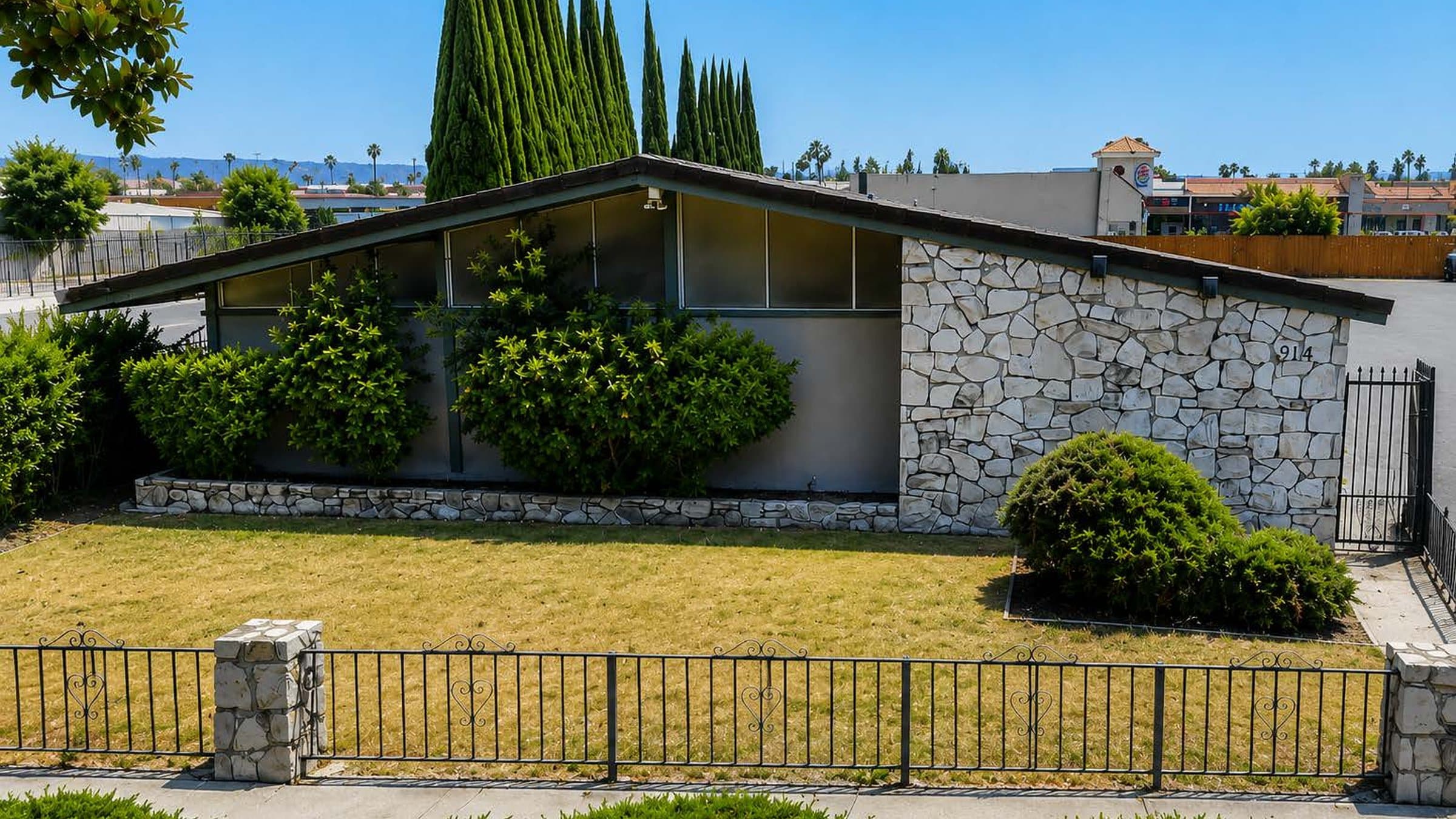 914 E Gladstone St — Azusa, CA